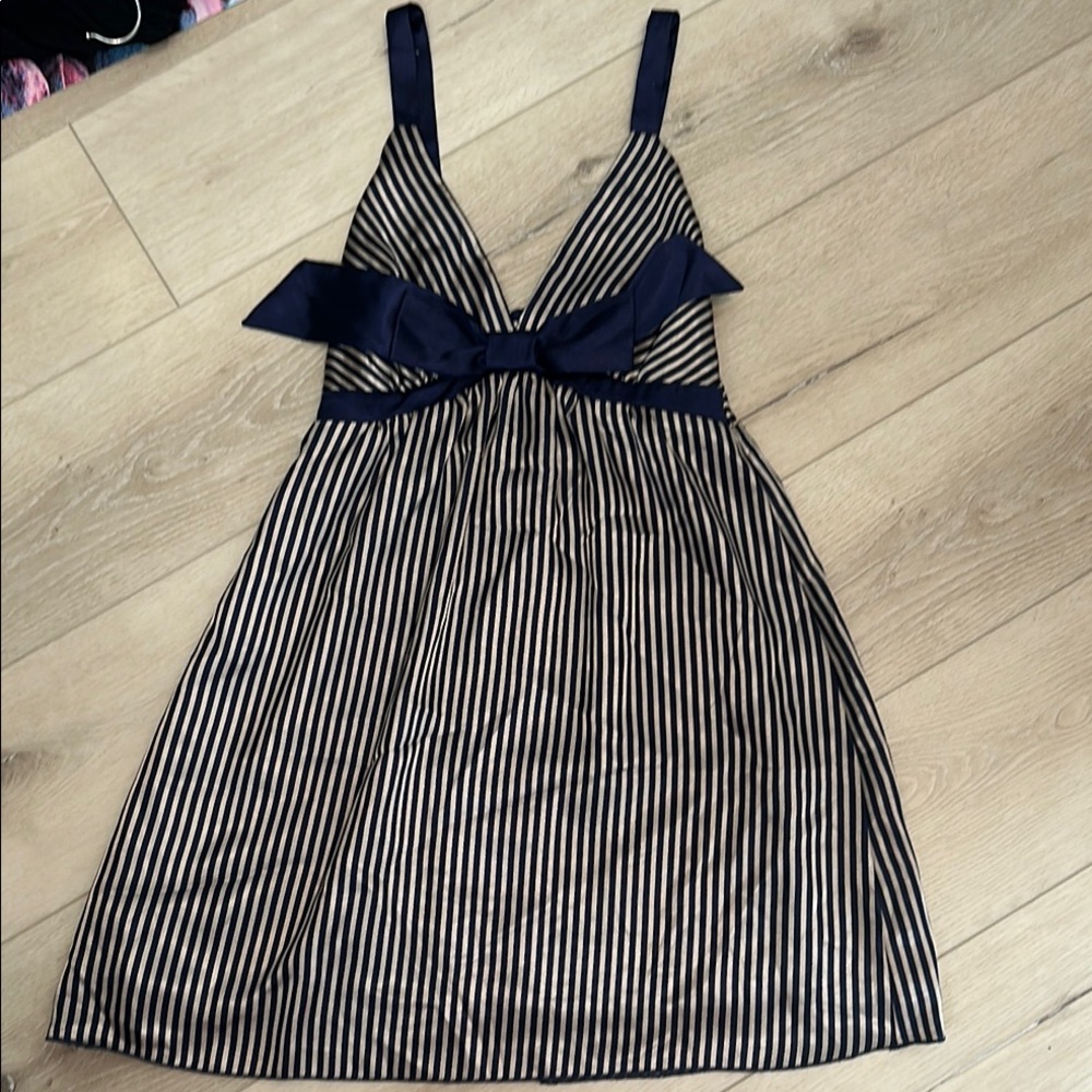 Cream and Blue Sleeveless V-Neck Nightie